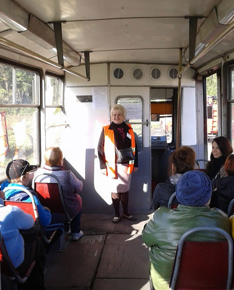 Avdeïevka, 71-605 (KTM-5M3) N°. 051; Avdeïevka — 01.10.2016-01.2017 — Reintroduction of Tramway Service; Electric transport employees