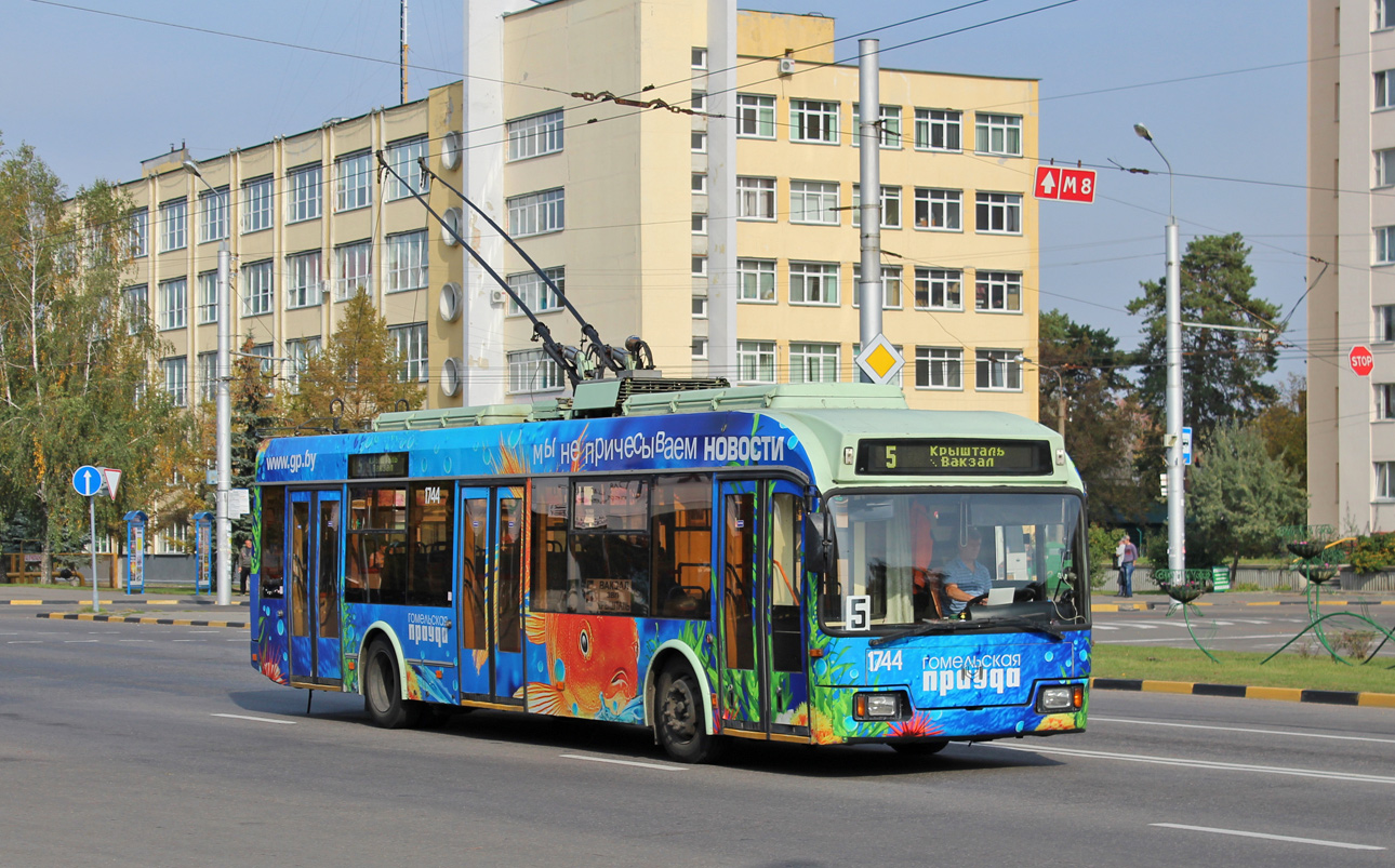 Гомель, БКМ 32102 № 1744