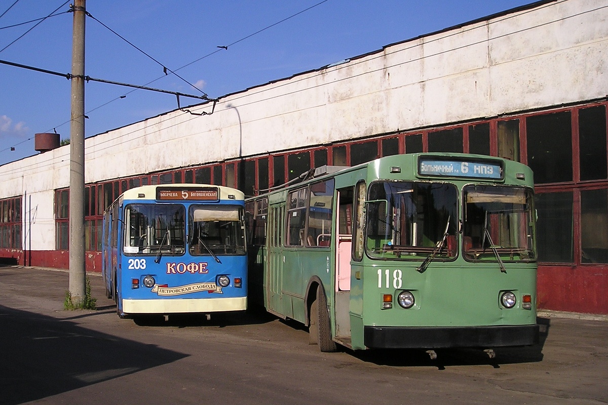 Ярославль, ВМЗ-100 № 203; Ярославль, ЗиУ-682 (ВМЗ) № 118