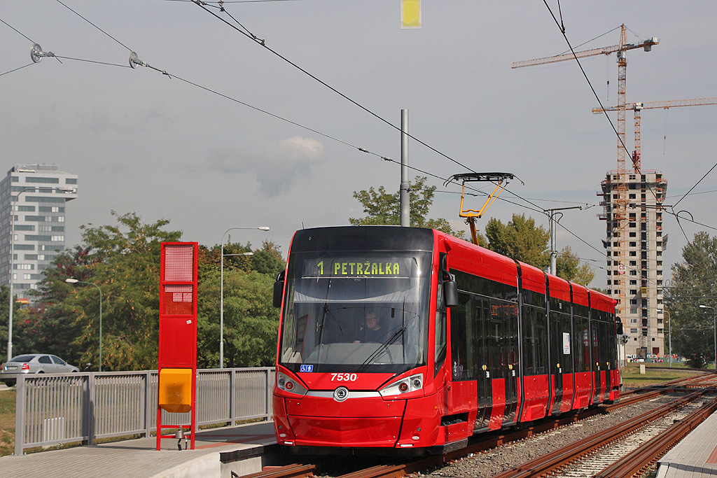 Bratislava, Škoda 30T ForCity Plus N°. 7530