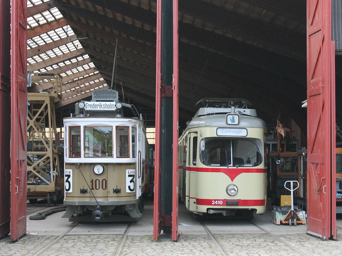 Скьолленесхольм, Четырёхосный моторный вагон № 100; Скьолленесхольм, Duewag GT6 № 2410