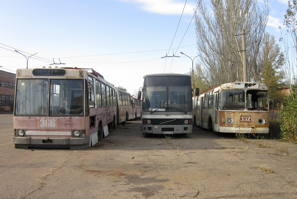 Алчевск, ЮМЗ Т1 № 366; Алчевск, ЗиУ-682В-012 [В0А] № 332
