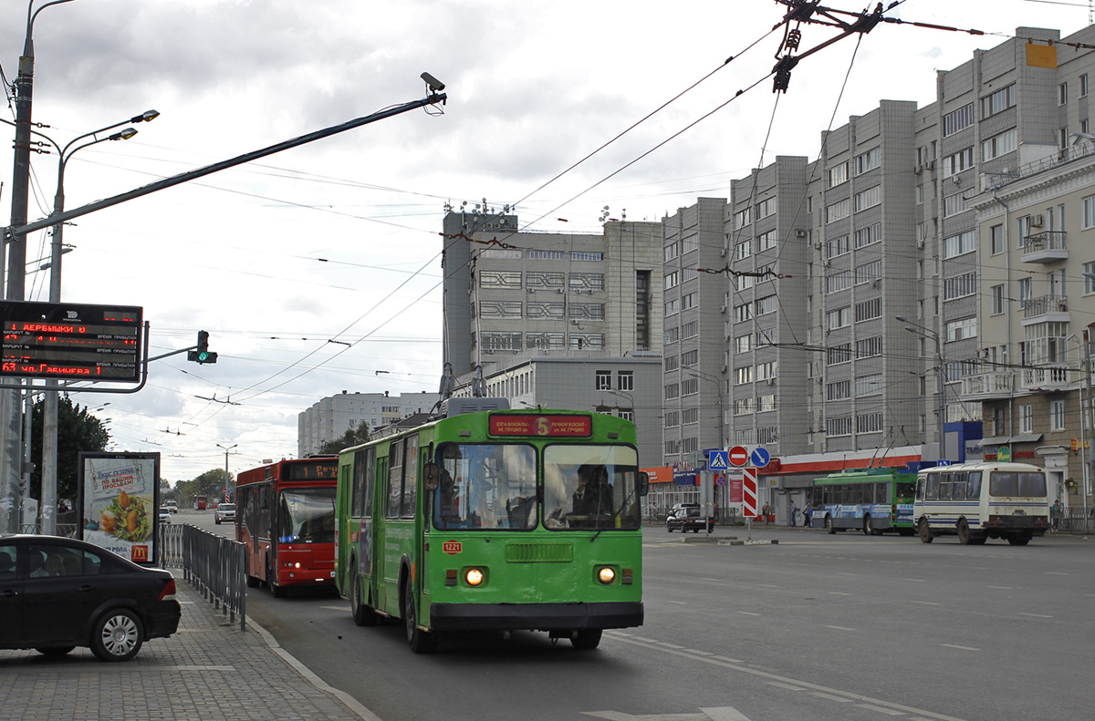 Казань, ЗиУ-682В [В00] № 1221