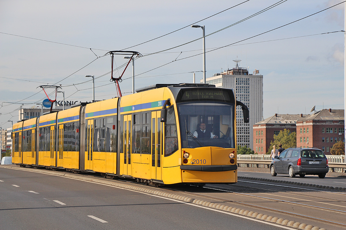 Будапешт, Siemens Combino Supra NF12B № 2010