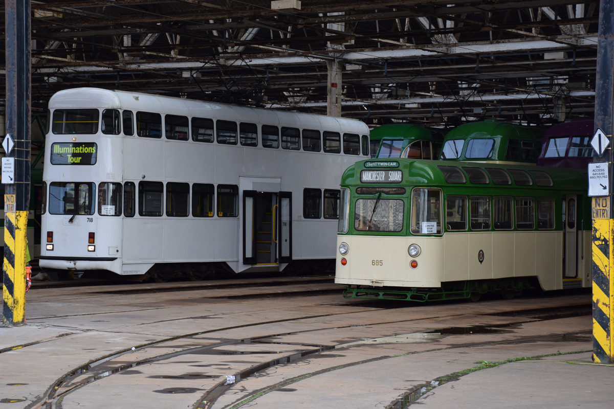 Блэкпул, Blackpool Balloon Car № 718; Блэкпул, Четырёхосный прицепной вагон № 685