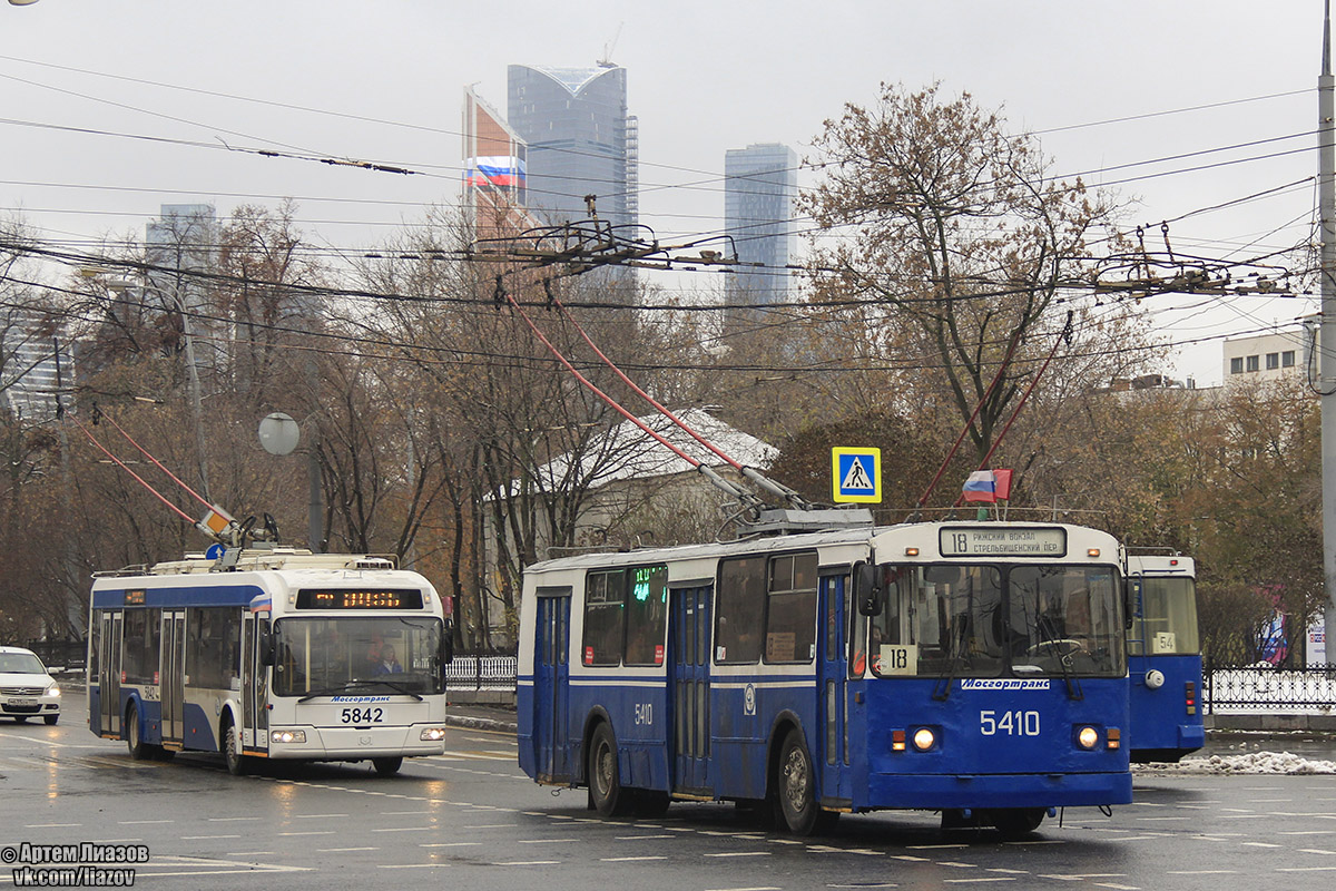 Moscou, BKM 321 N°. 5842; Moscou, ZiU-682G-016  [Г0М] N°. 5410