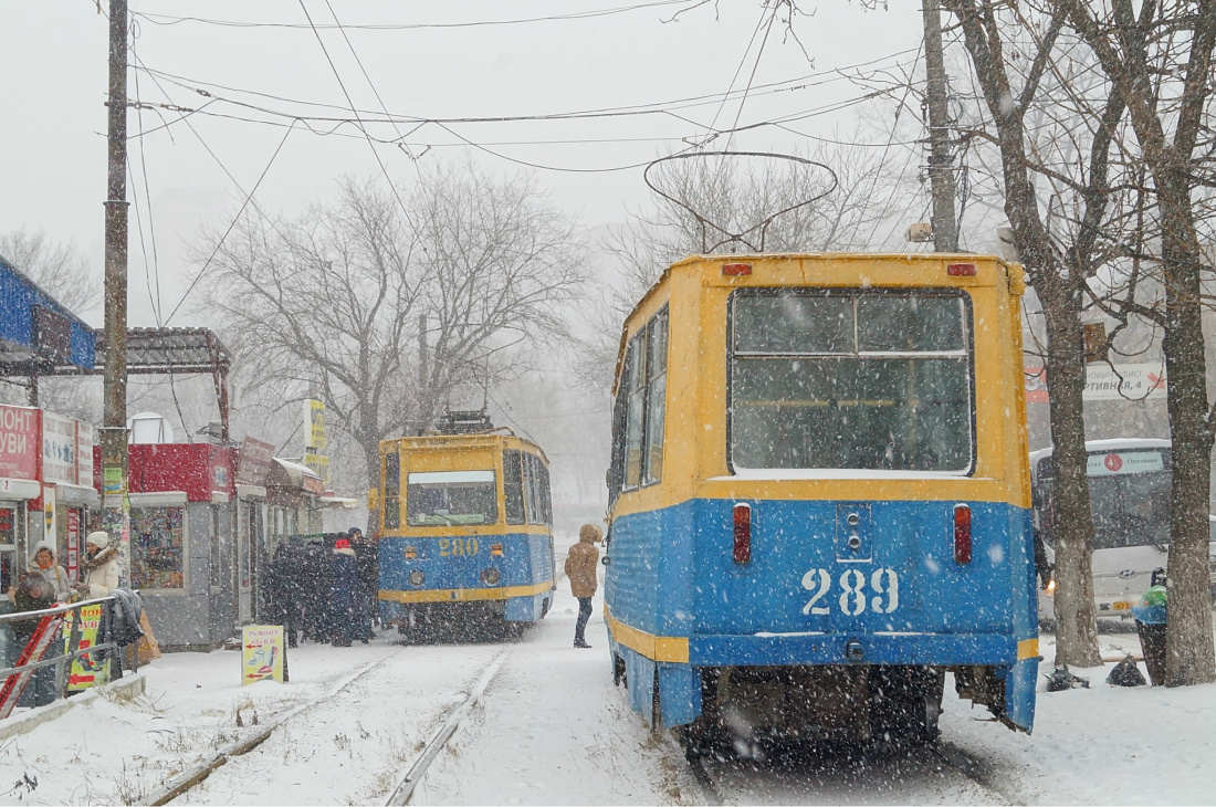 Vladivostok, 71-605A Nr. 289; Vladivostok, 71-605A Nr. 280; Vladivostok — Miscellaneous photos; Vladivostok — Snowfalls
