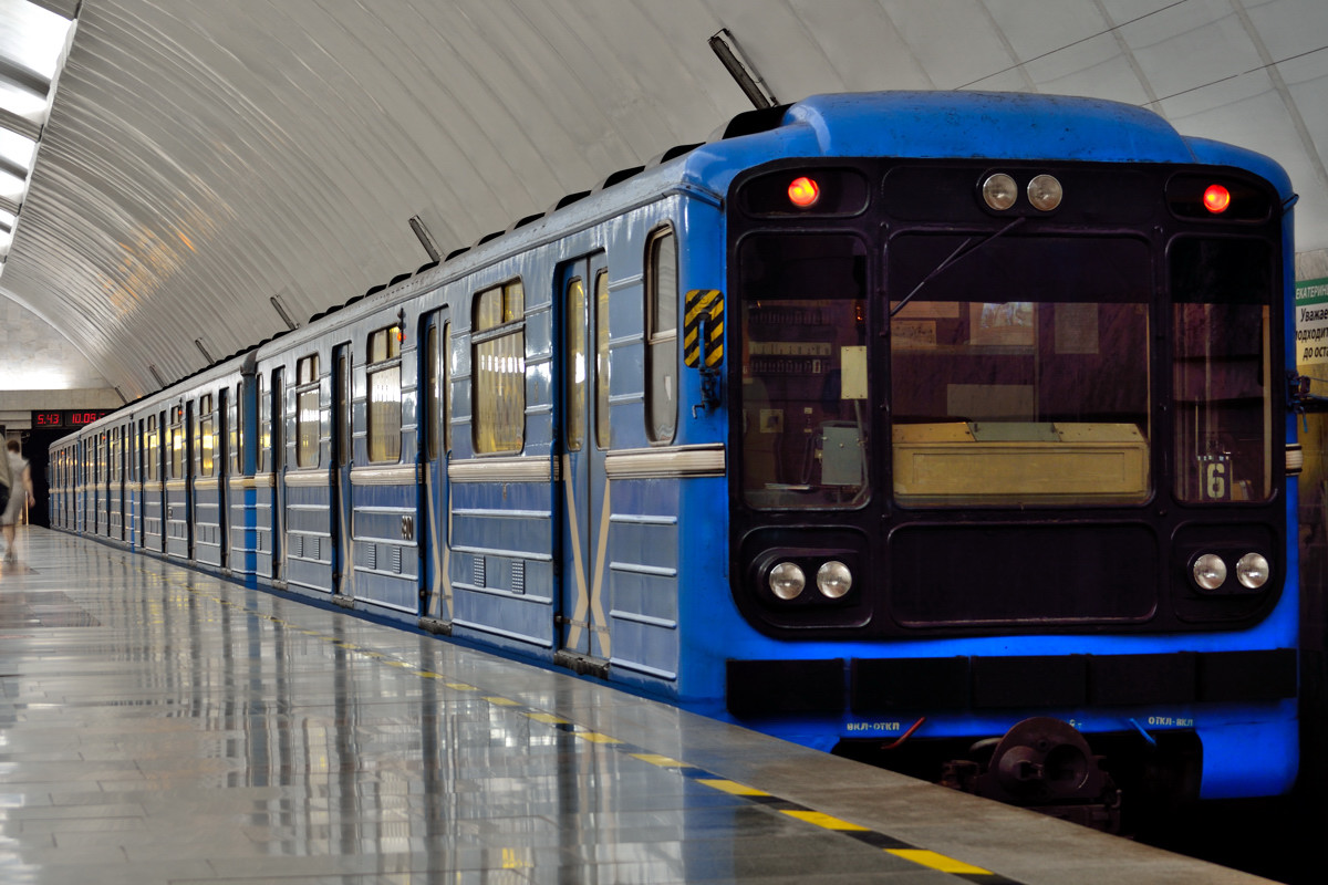 Екатеринбург, 81-717.5 (ЛВЗ/ВМ) № 8910