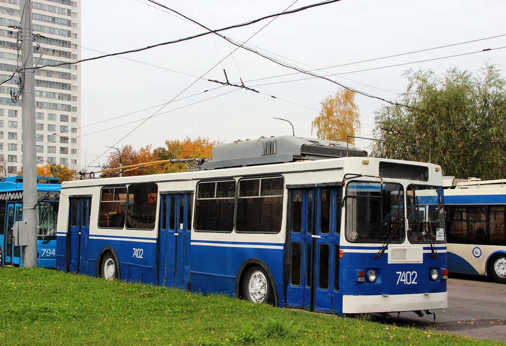 Москва, ЗиУ-682ГМ1 (с широкой передней дверью) № 7402