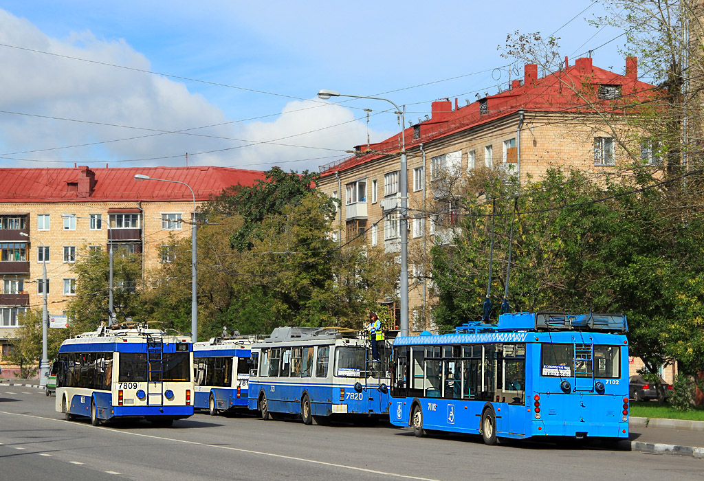 Москва, БКМ 321 № 7809; Москва, Тролза-5265.00 «Мегаполис» № 7102