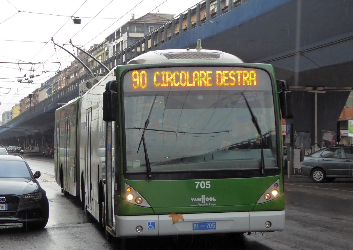 Милан, Van Hool AG 300T № 705