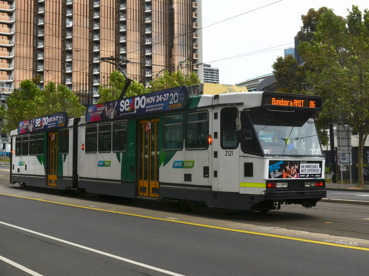 Мельбурн, Comeng B2 Class № 2121