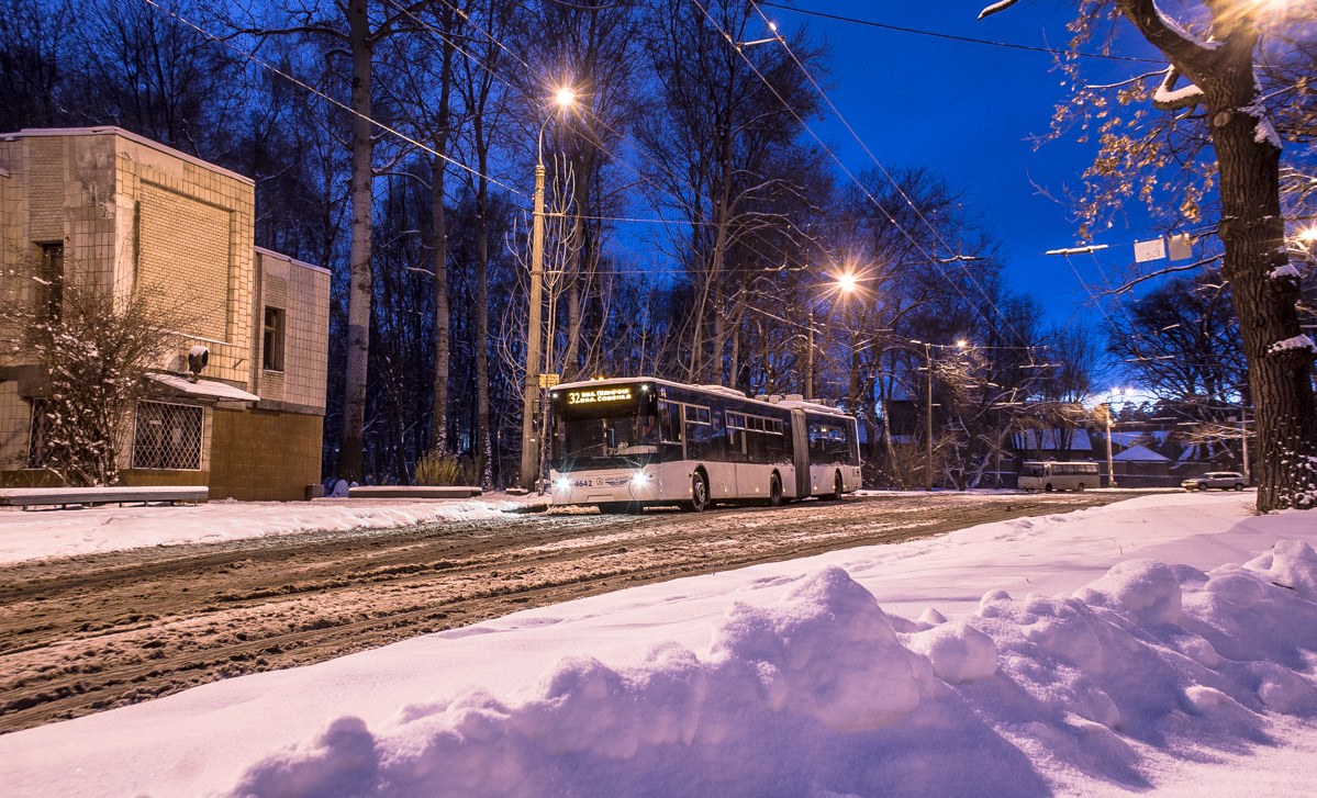 Киев, ЛАЗ E301D1 № 4642