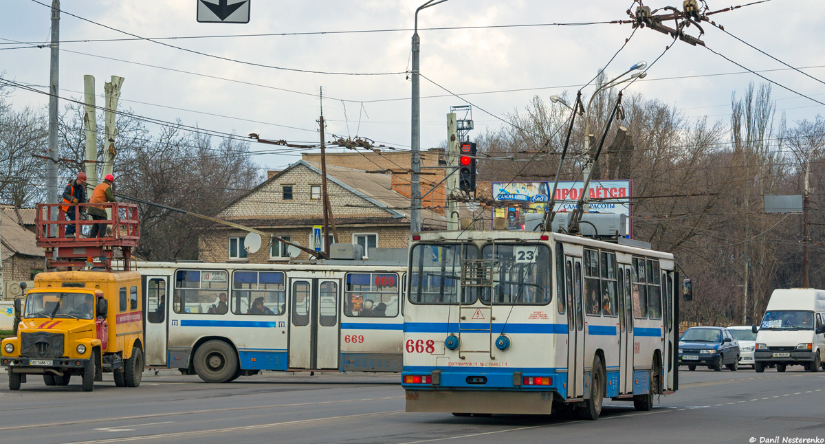 Кривой Рог, ЮМЗ Т2 мод. 7 № 668