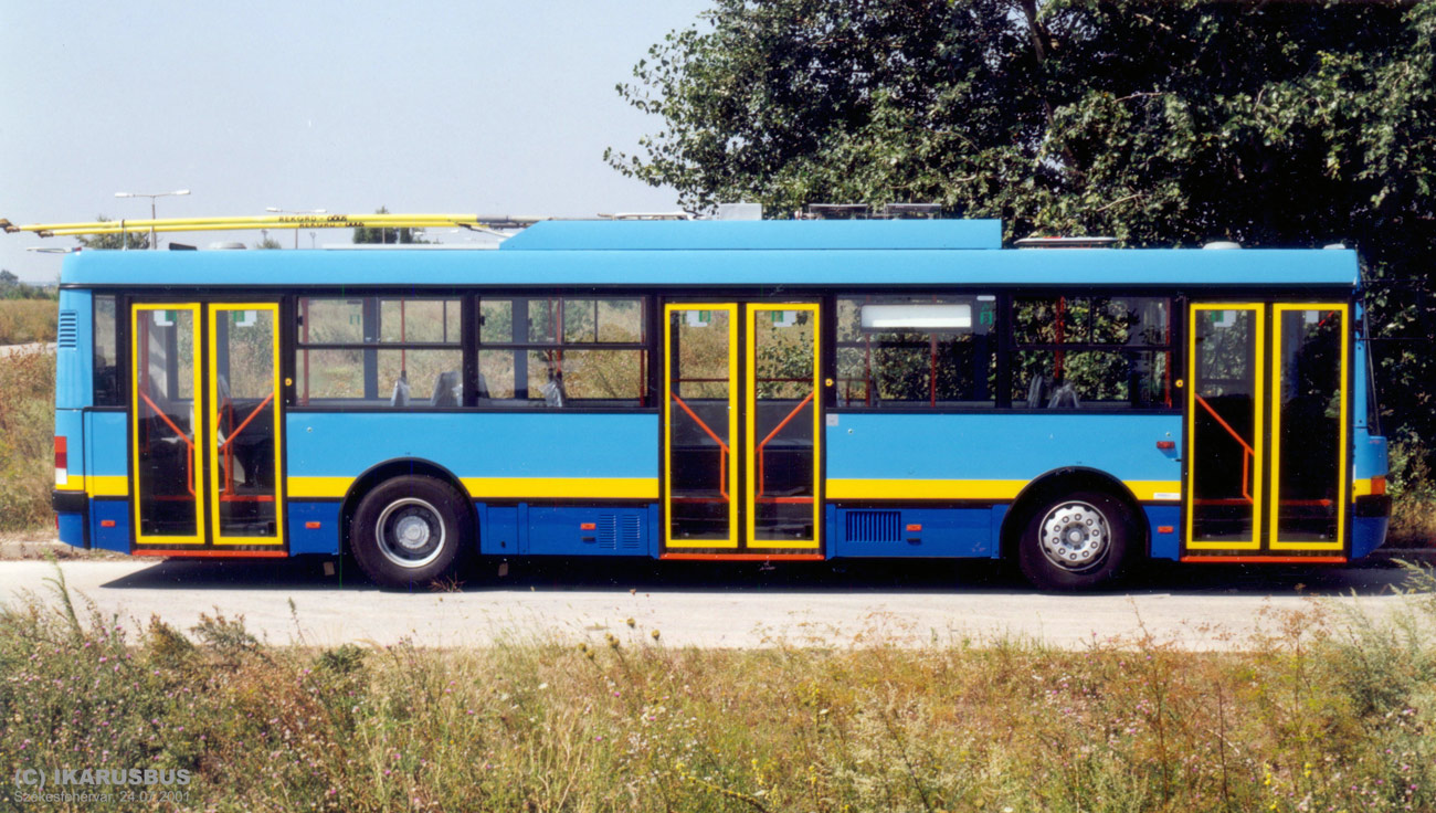布达佩斯, Ikarus 415.83 # б/н; 塞克什白堡 — Miscellaneous photos