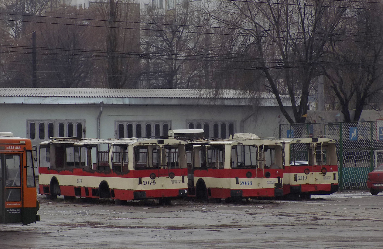 Кишинёв, ЗиУ-682В-012 [В0А] № 2078; Кишинёв, ЗиУ-682В-012 [В0А] № 2088; Кишинёв, ЗиУ-682В [В00] № 2110