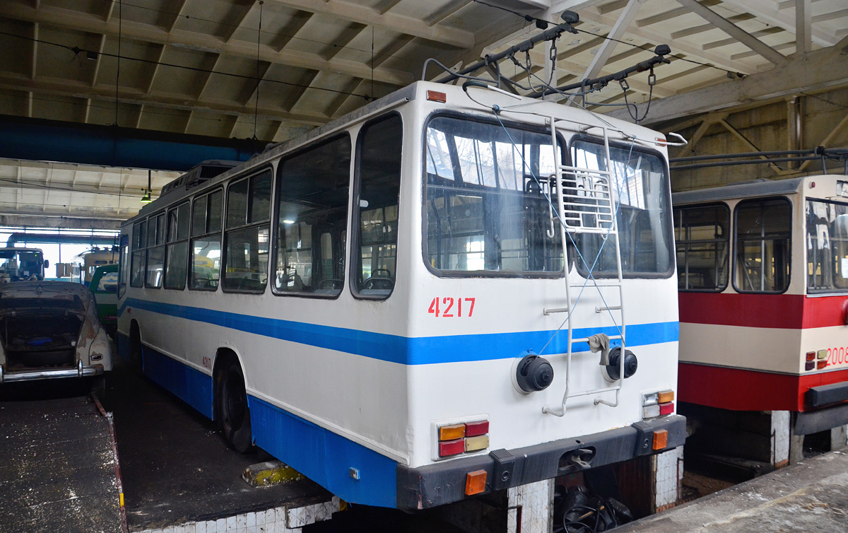 Киев, ЮМЗ Т2 № 4217