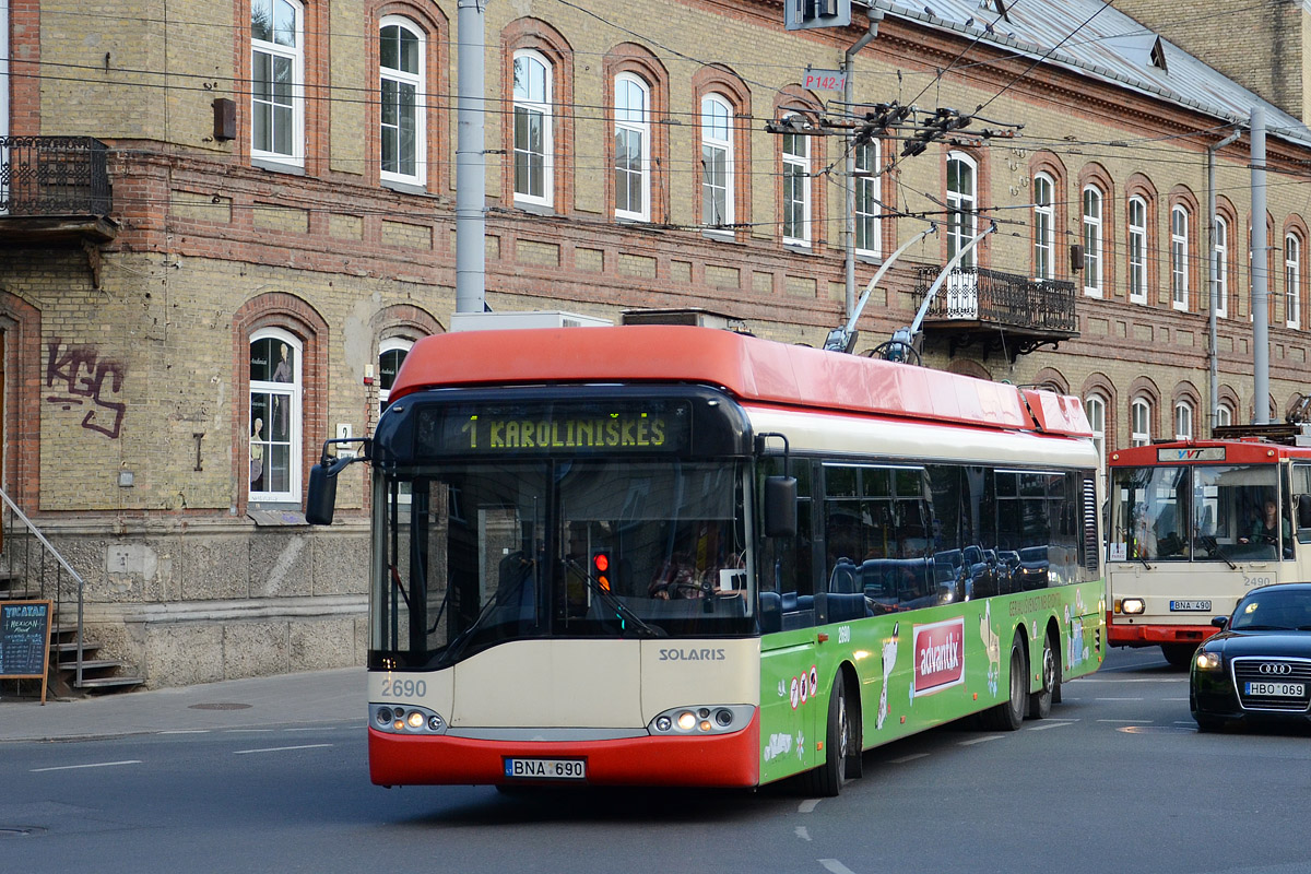 Вильнюс, Solaris Trollino II 15 AC № 2690; Вильнюс, Škoda 14Tr02/6 № 2490; Вильнюс — Проишествия, ДТП, поломки