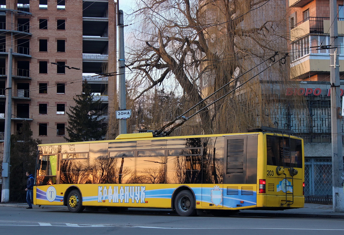 Кременчуг, ЛАЗ E183D1 № 203