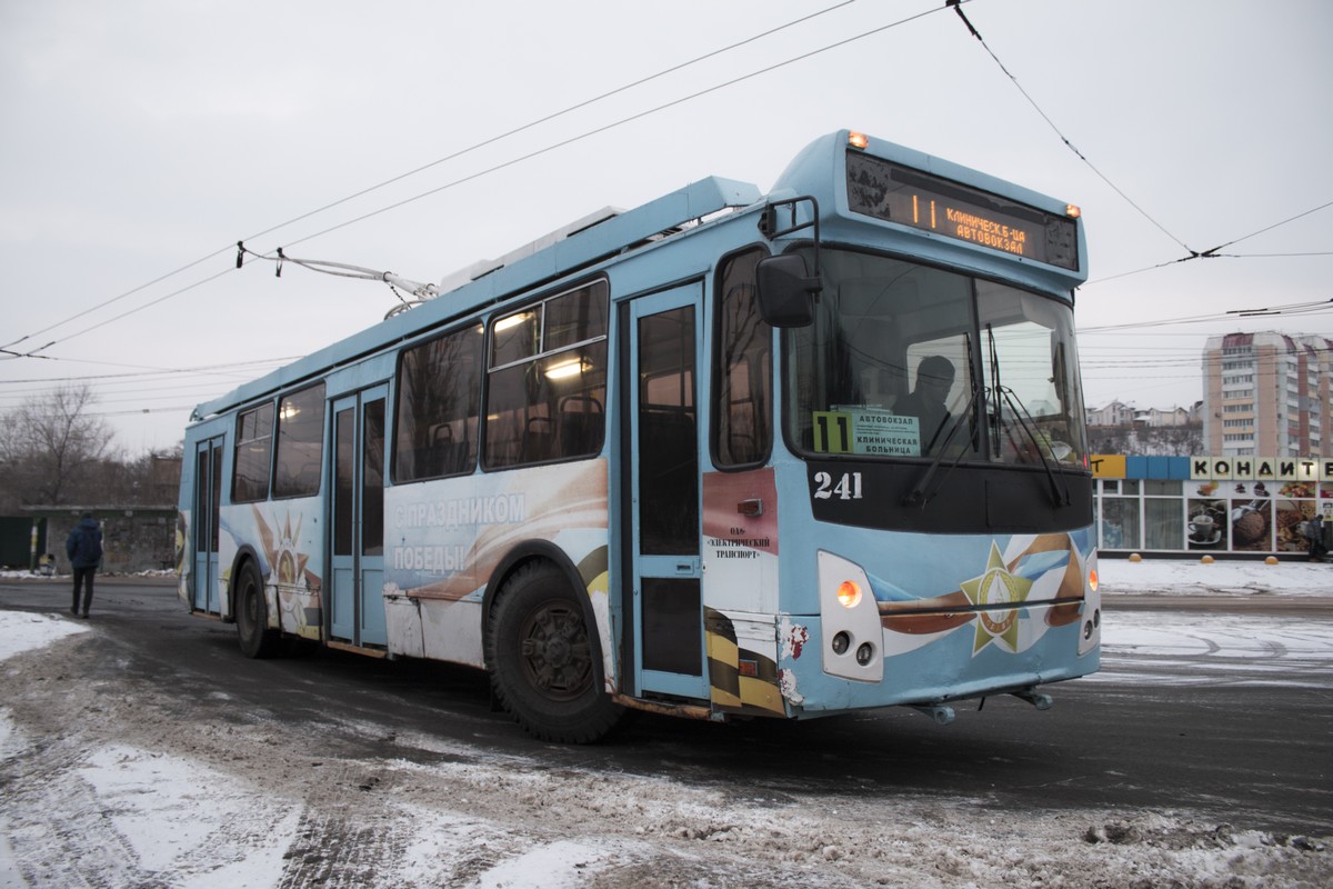 Владивосток, ЗиУ-682Г-016.02 № 241