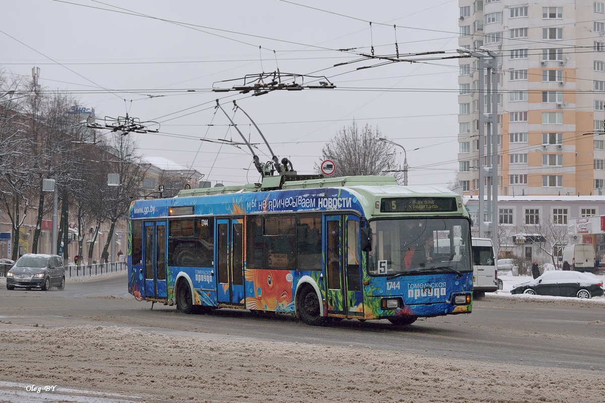 Гомель, БКМ 32102 № 1744