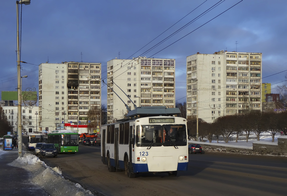 Екатеринбург, ЗиУ-682 КР Иваново № 123