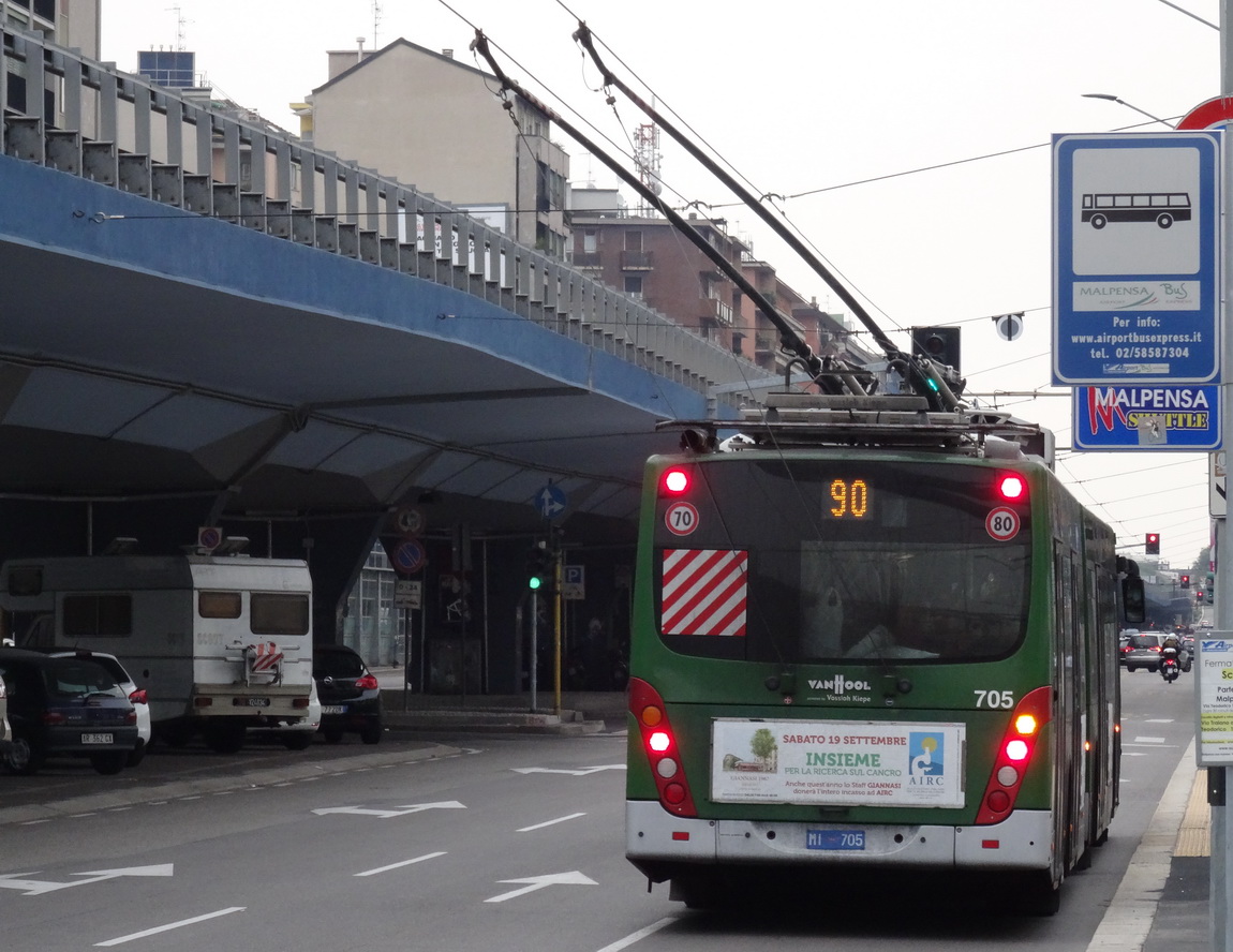 Милан, Van Hool AG 300T № 705