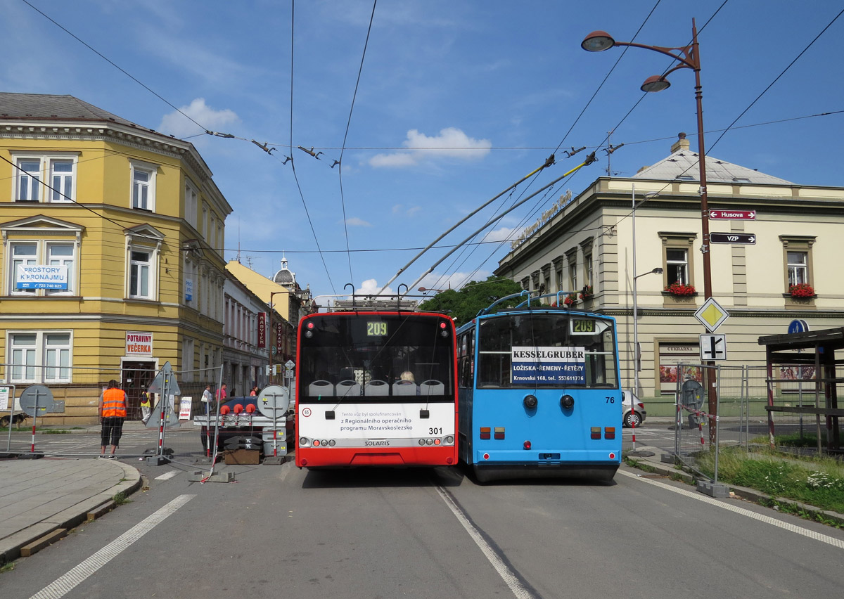 Опава, Škoda 26Tr Solaris III № 301; Опава, Škoda 14Tr17/6M № 76