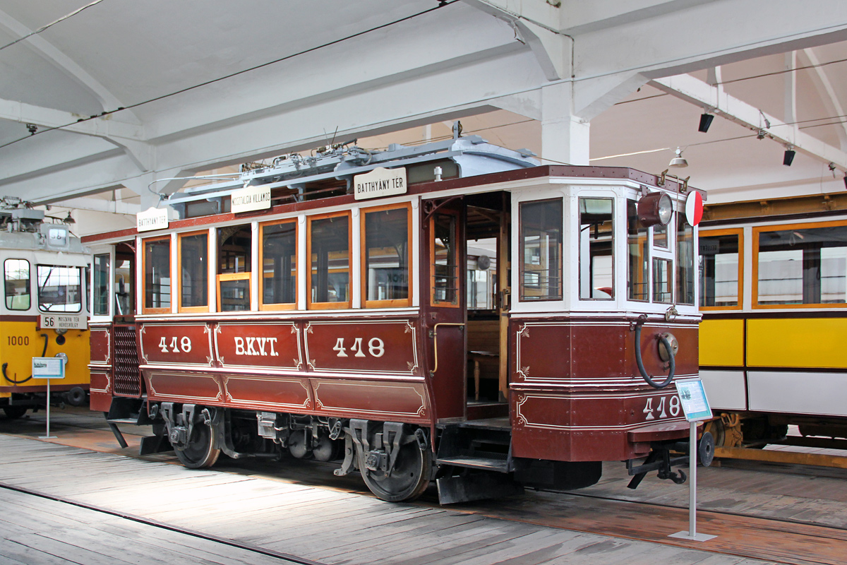 Budapesta, BKVT Q Nr. 418; Budapesta — Museums