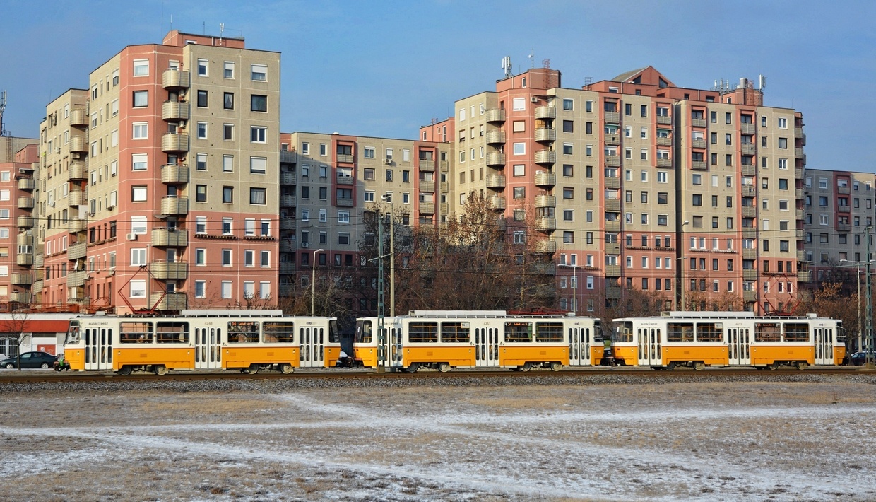Budapest, Tatra T5C5K2 N°. 4244; Budapest, Tatra T5C5K2 N°. 4253; Budapest, Tatra T5C5K2 N°. 4023