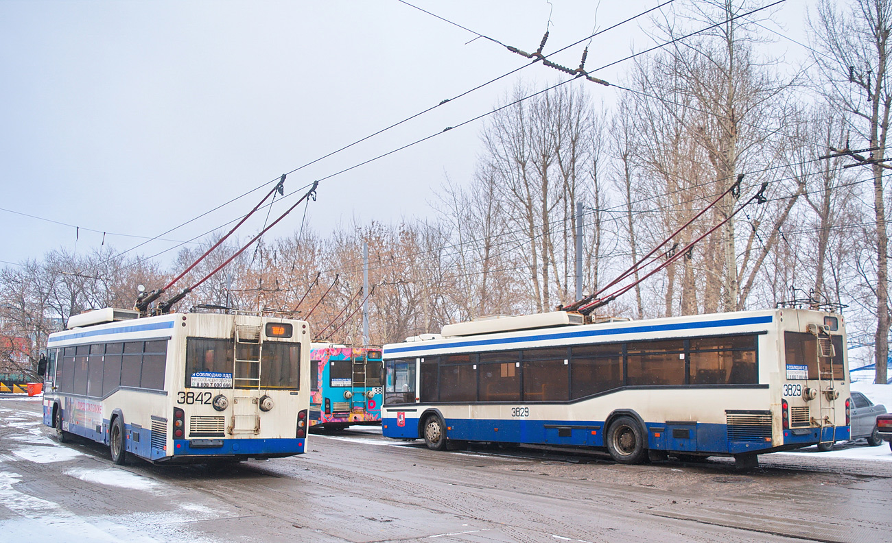 Moskva, SVARZ-MAZ-6235.00 Br. 3842; Moskva, SVARZ-MAZ-6235.00 Br. 3829 Moskva, SVARZ-MAZ-6235.00 Br. 3842; Moskva, SVARZ-MAZ-6235.00 Br. 3829