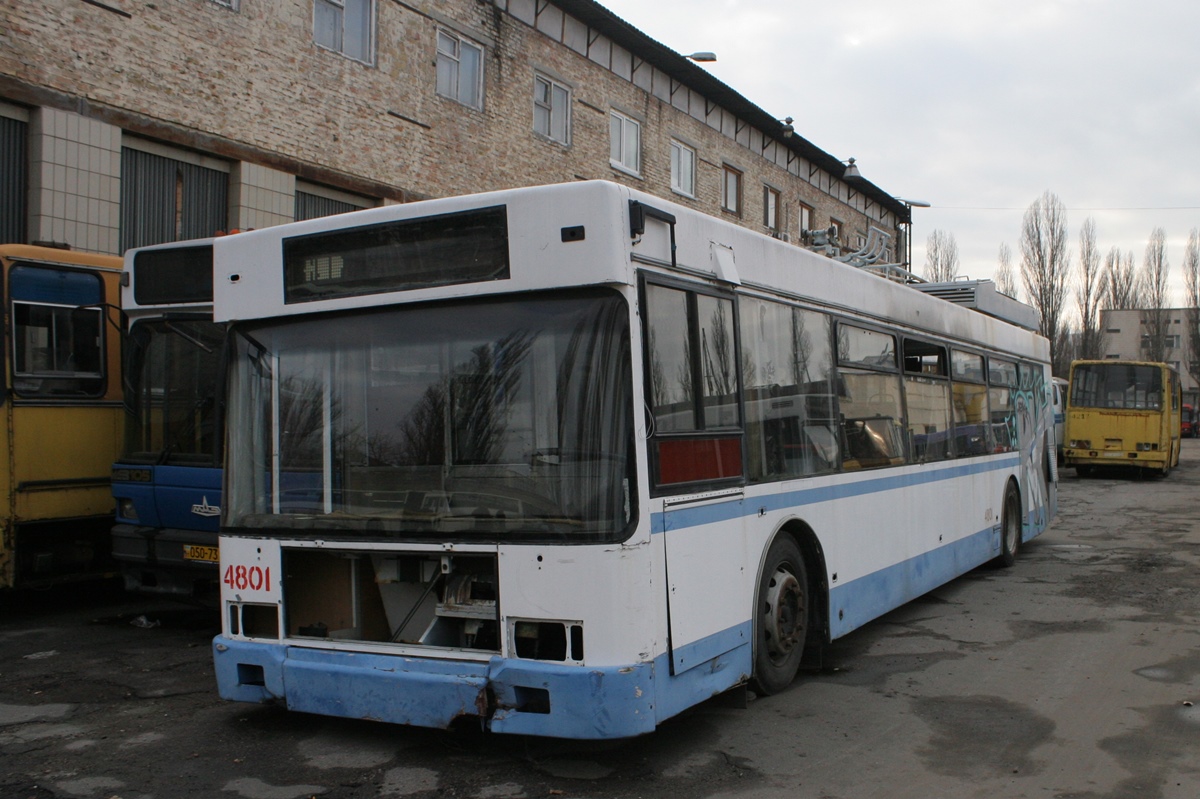 Киев, ЮМЗ E186 № 4801