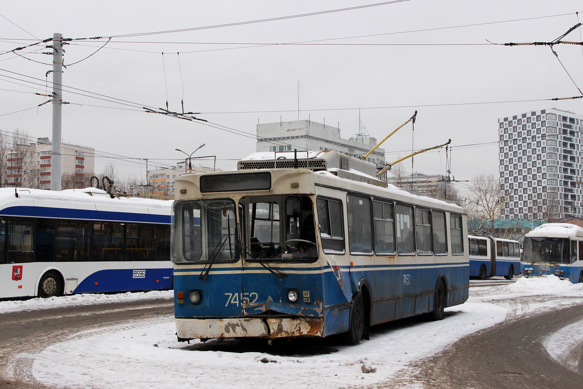 Москва, ЗиУ-682ГМ1 (с широкой передней дверью) № 7452