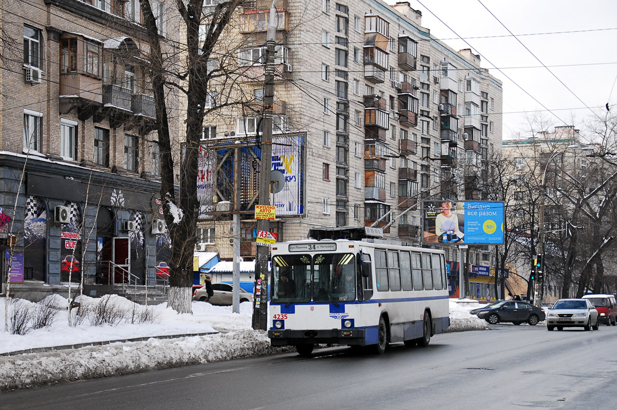 Киев, ЮМЗ Т2 № 4235 Киев, ЮМЗ Т2 № 4235