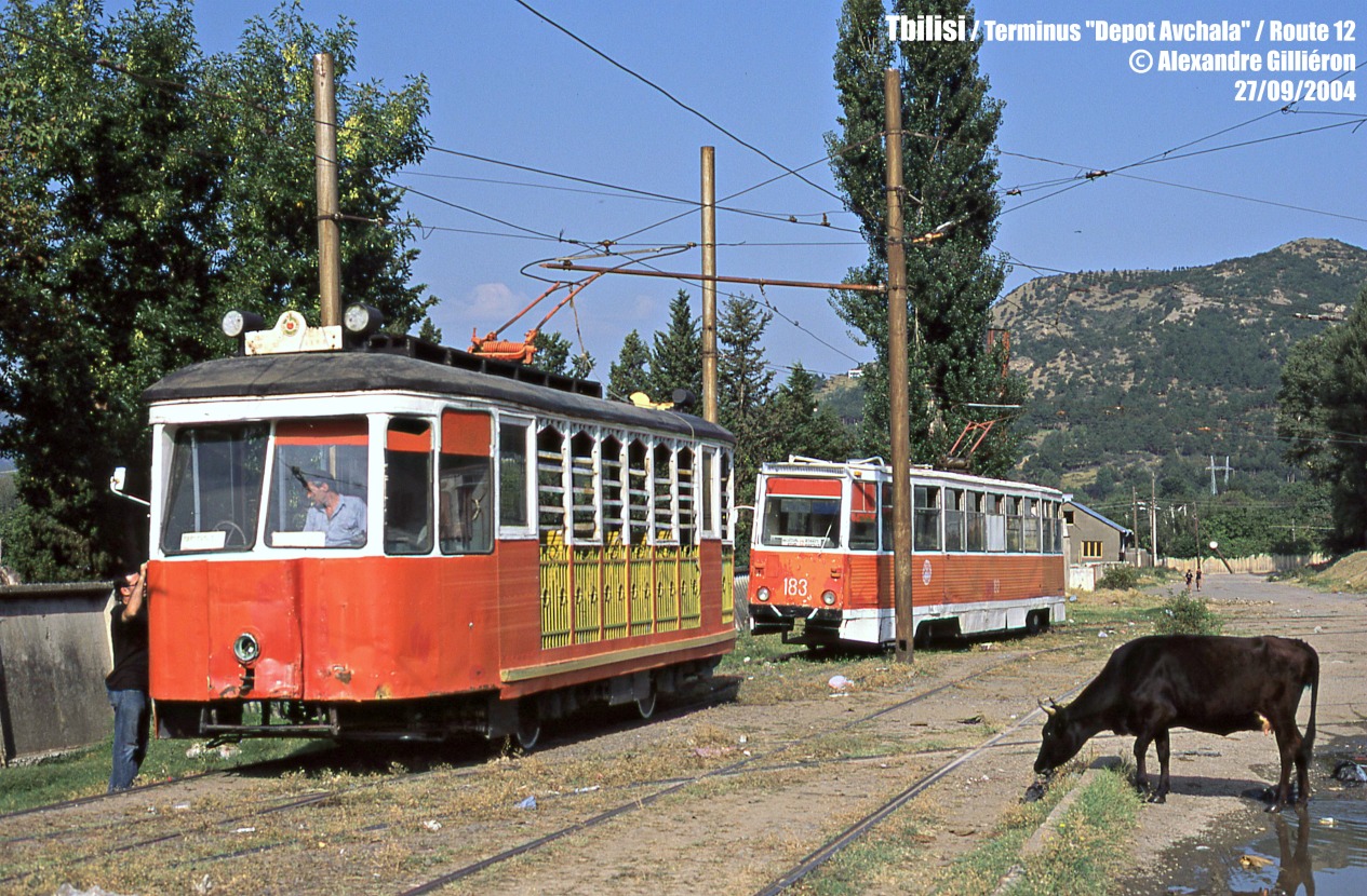 Tbilisi, KTM-2 č. 100; Tbilisi, 71-605 (KTM-5M3) č. 183