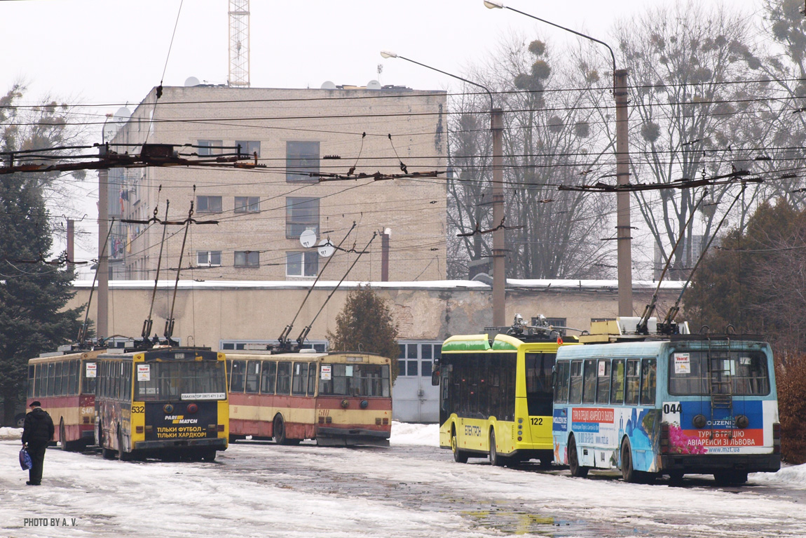 Львов, Škoda 14Tr02/6 № 532; Львов, ЛАЗ-52522 № 044