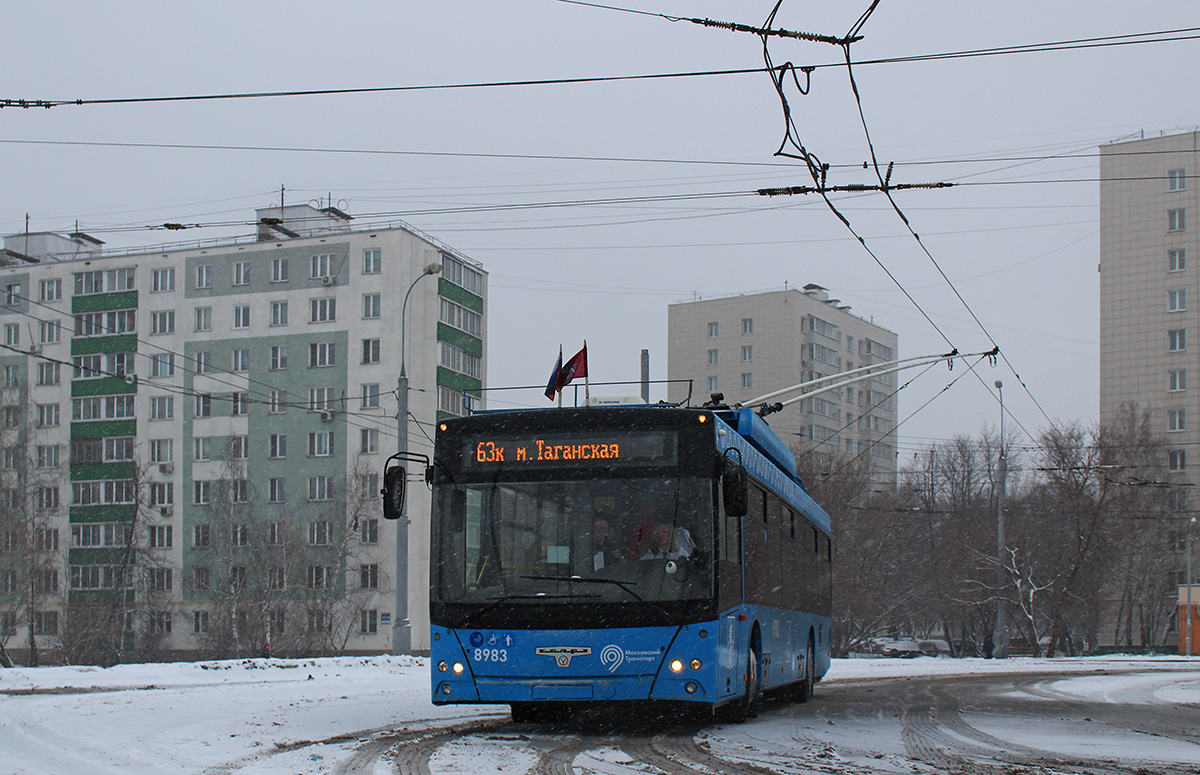 Moskva, SVARZ-MAZ-6275 č. 8983