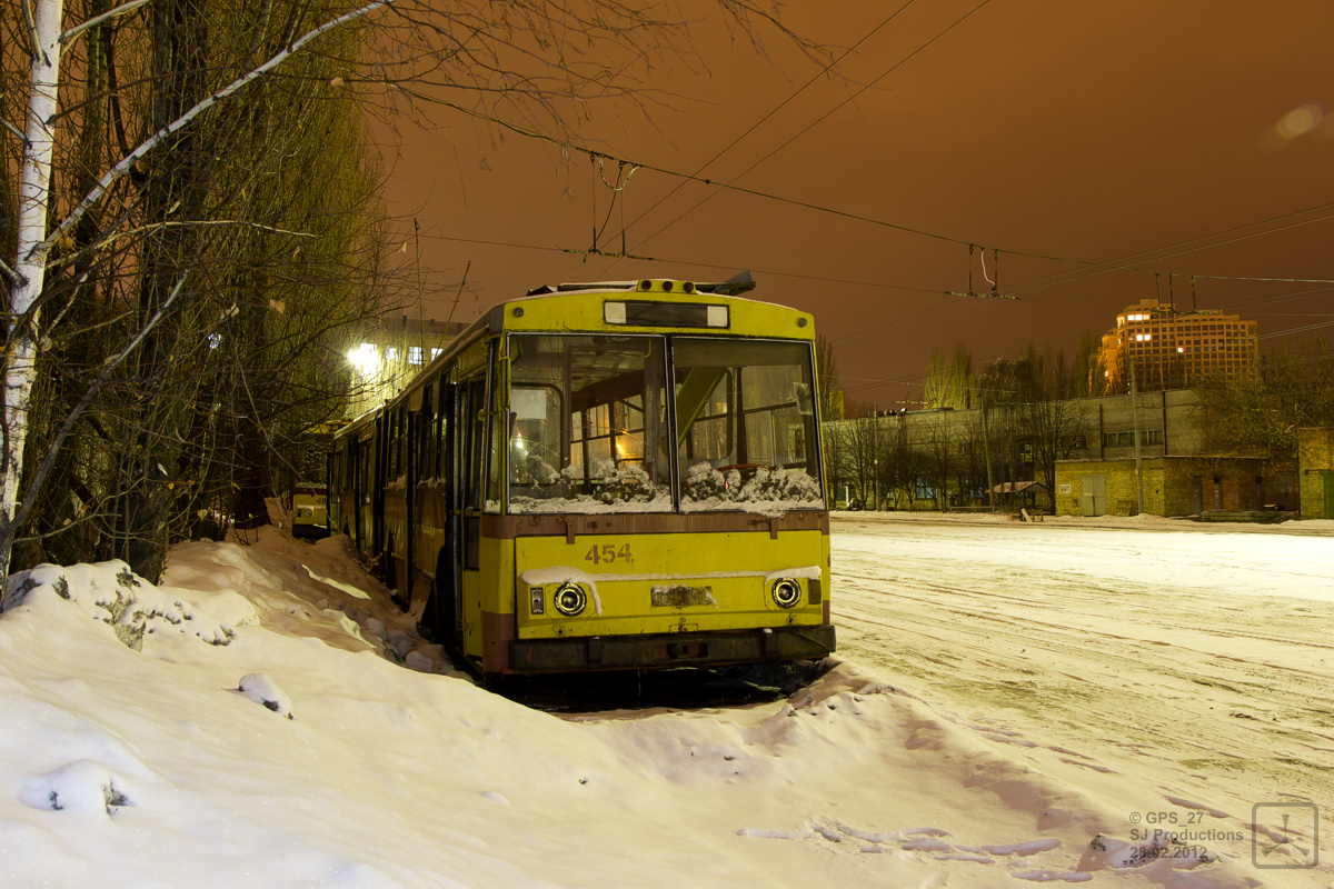 Киев, Škoda 15Tr02/6 № 454