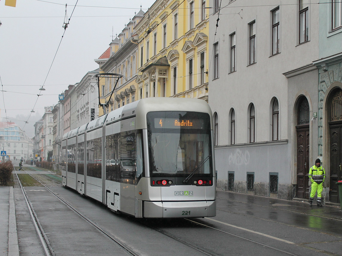 Грац, Stadler Variobahn № 221
