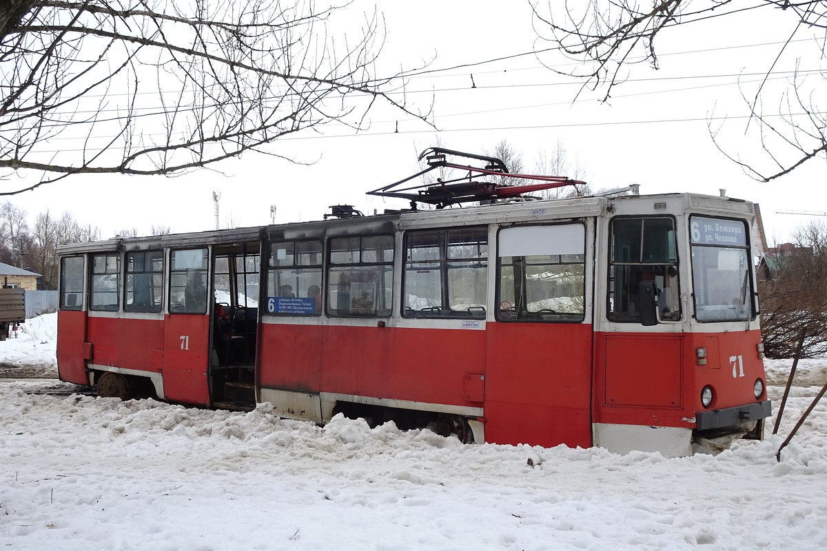 Ярославль, 71-605 (КТМ-5М3) № 71; Ярославль — 04.03.2017 Сход вагона № 71