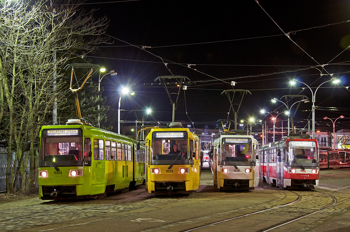 Брно, Tatra K2R № 1064; Брно, Tatra K2R № 1053; Брно, Tatra K2R № 1028; Брно, Tatra K2R № 1066