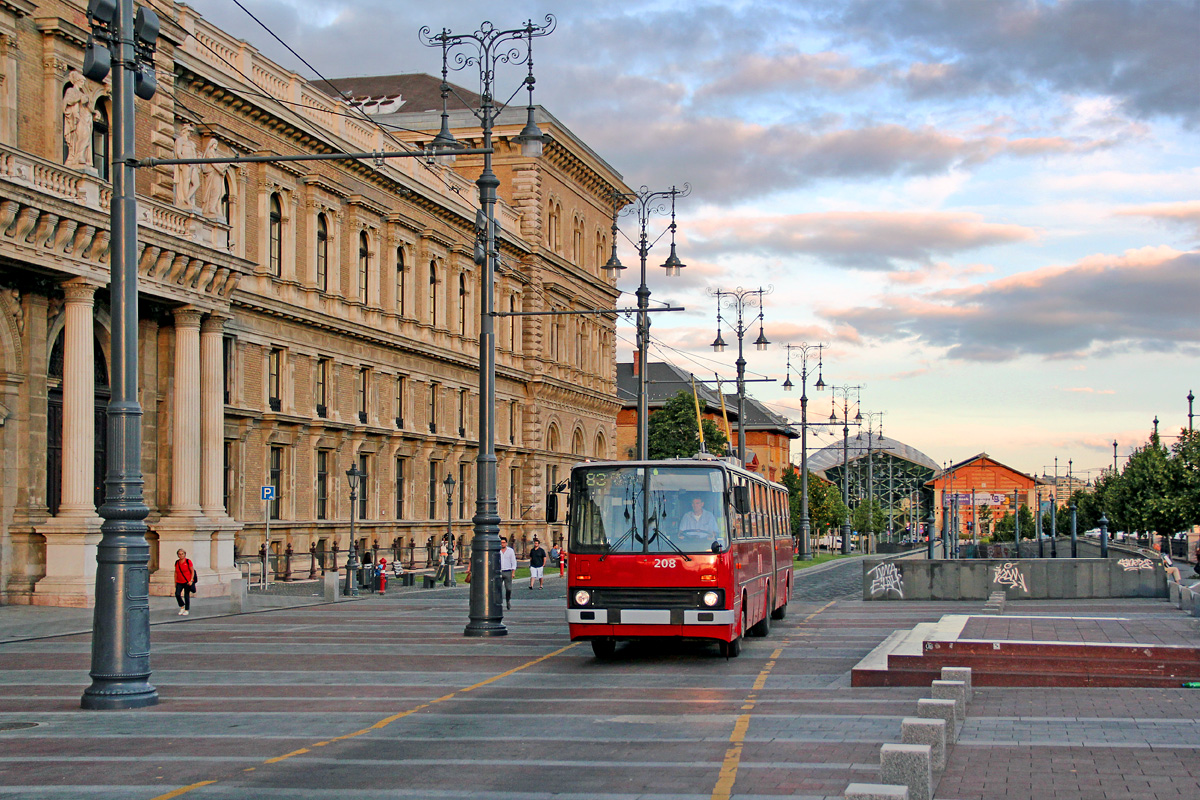 Будапешт, Ikarus 280.94 № 208