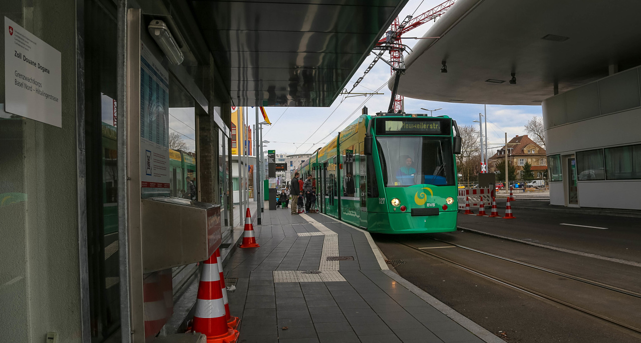 Базель, Siemens Combino № 327