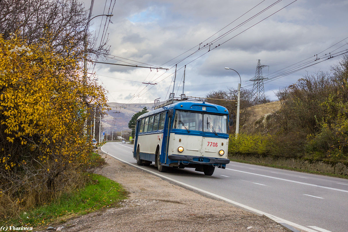 Trolleybus de Crimée, Škoda 9TrH27 N°. 7706