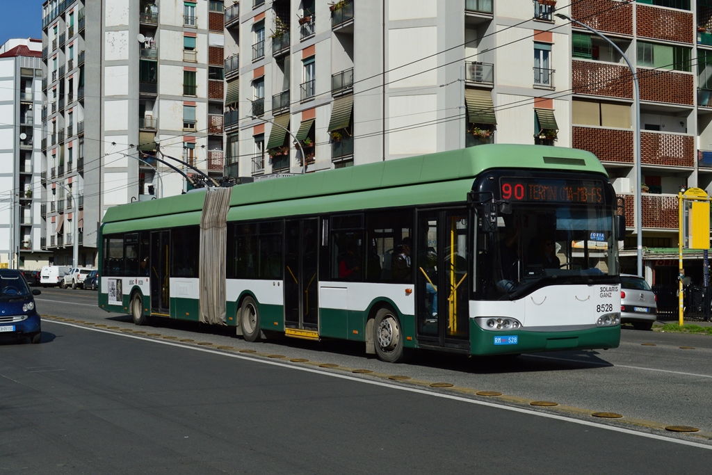 Róma, Solaris Trollino II 18 Ganz — 8528