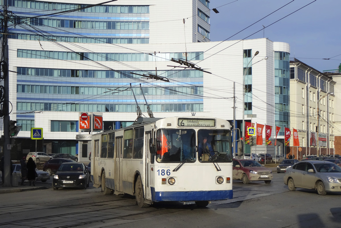 Jekatyerinburg, ZiU-682G [G00] — 186