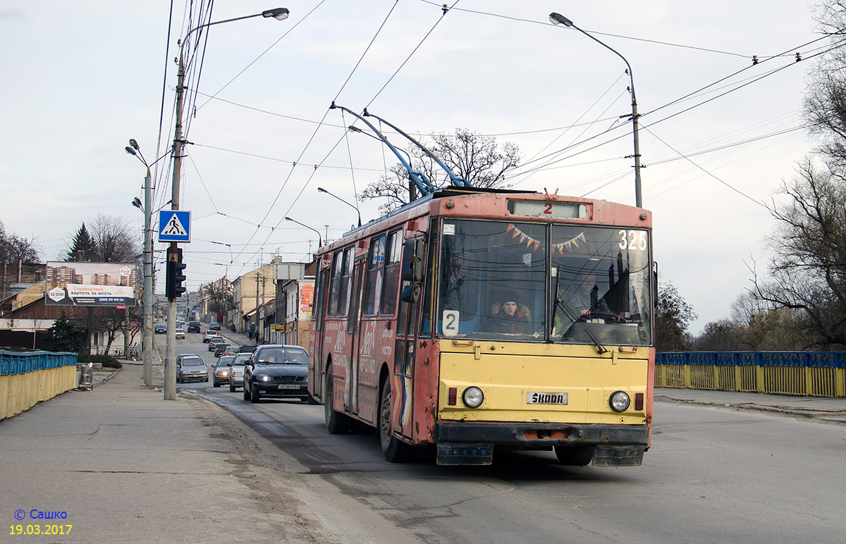 Tšernivtsi, Škoda 14Tr89/6 # 325 Tšernivtsi, Škoda 14Tr89/6 # 325