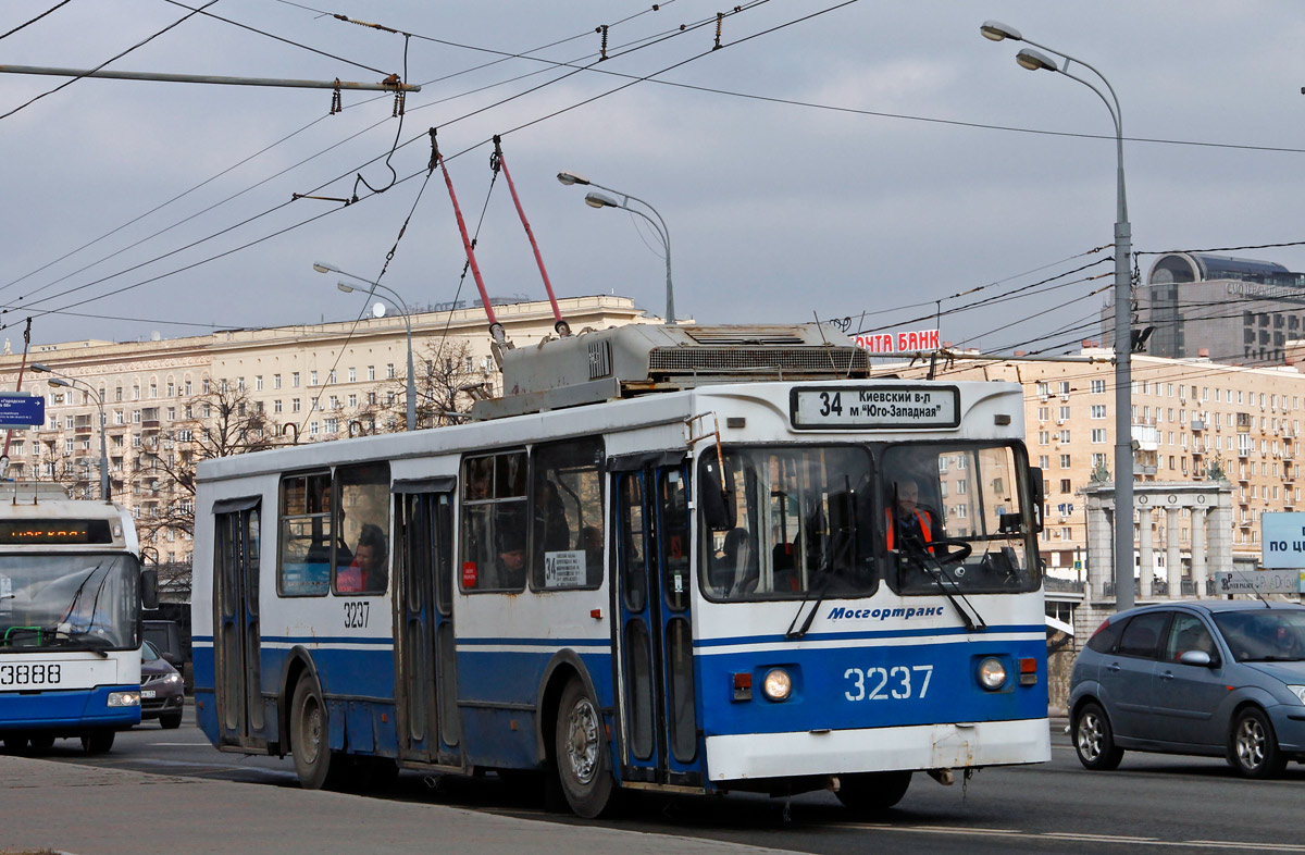 Москва, ЗиУ-682ГМ1 (с широкой передней дверью) № 3237