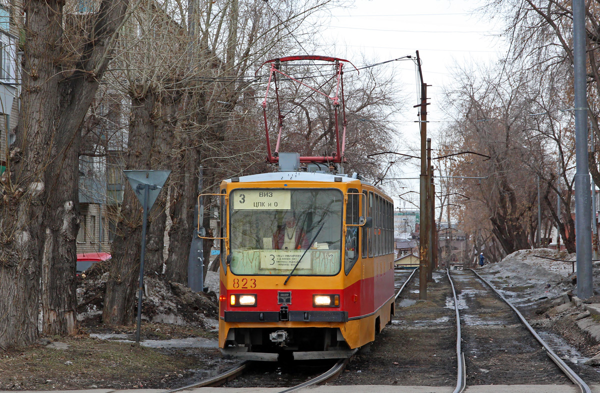 Екатеринбург, 71-402 № 823
