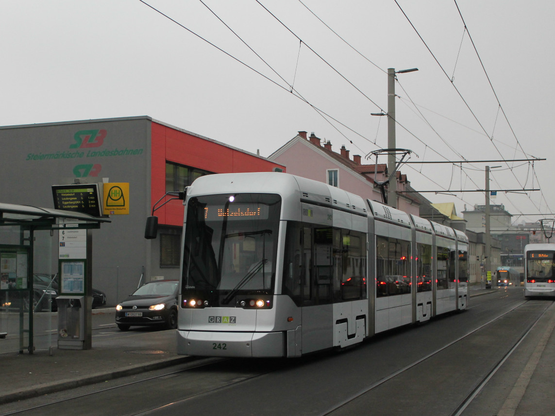 Грац, Stadler Variobahn № 242
